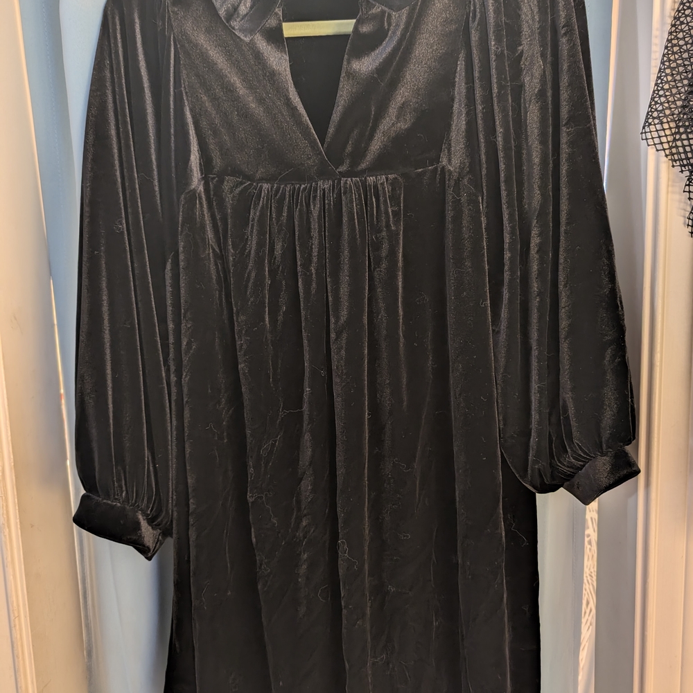 Elegant Black Long-Sleeve Dress